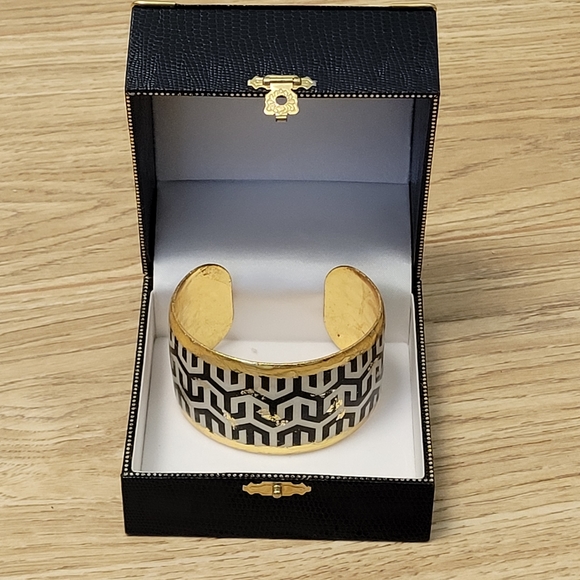 Evocateur Hera Cuff - Picture 4 of 12